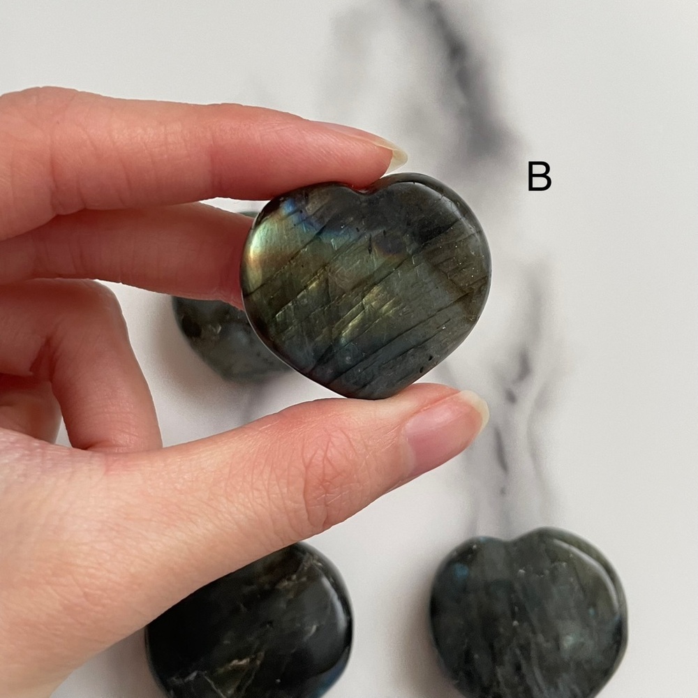 Mini Labradorite Heart - Picture 4 of 9